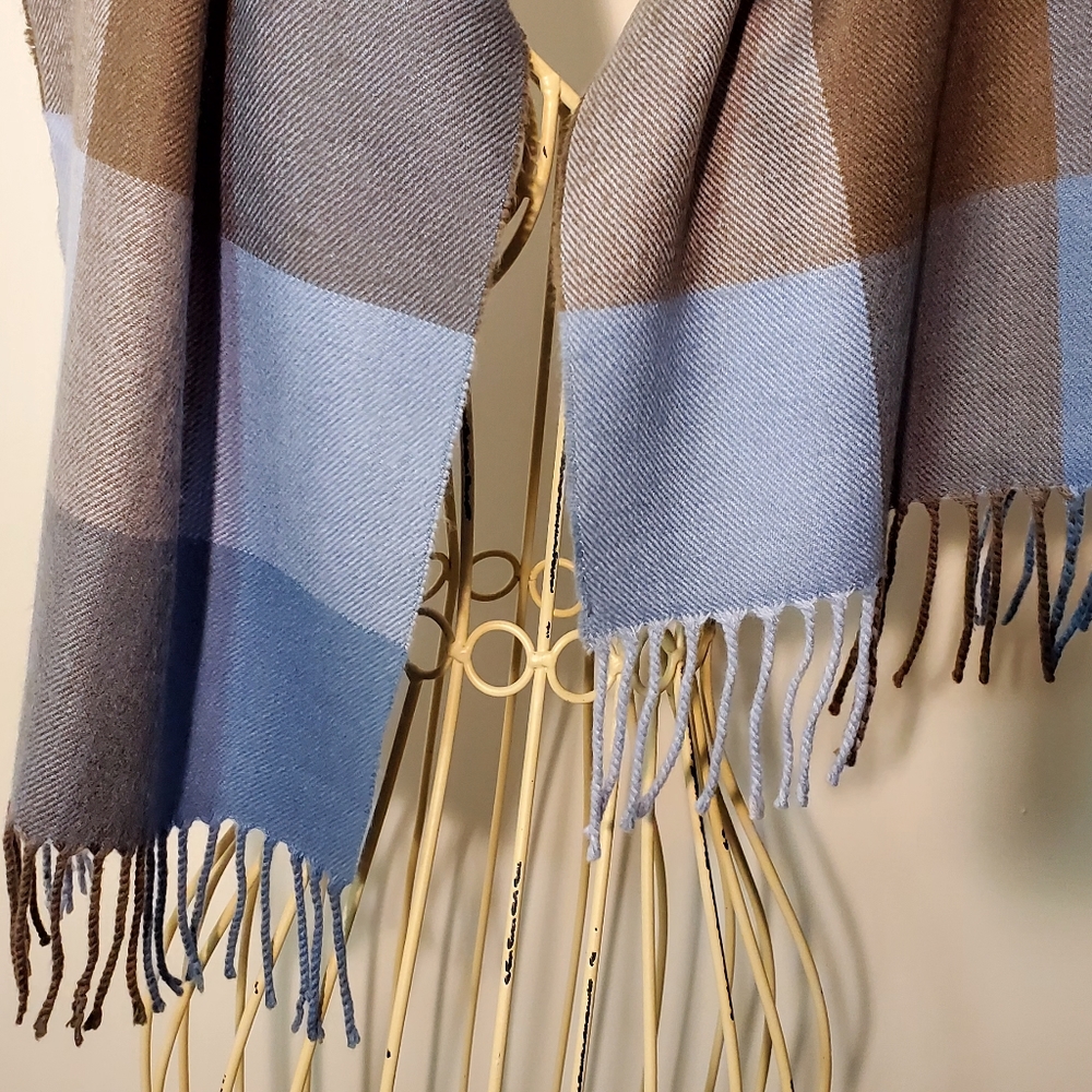 Cashmere Fringed Scarf - Picture 3 of 5